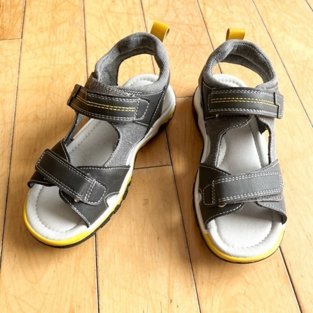 XTI Grey & Yellow Open-Toe Adjustable Straps Kids’ Sandals – Size 32 (US 1)